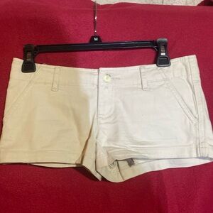 Hollister shorts tan